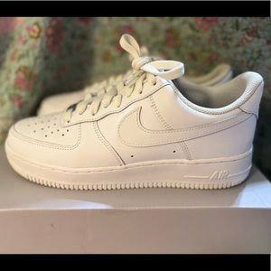 NIKE AIR FORCE 1 ‘07 all white AF1 womens